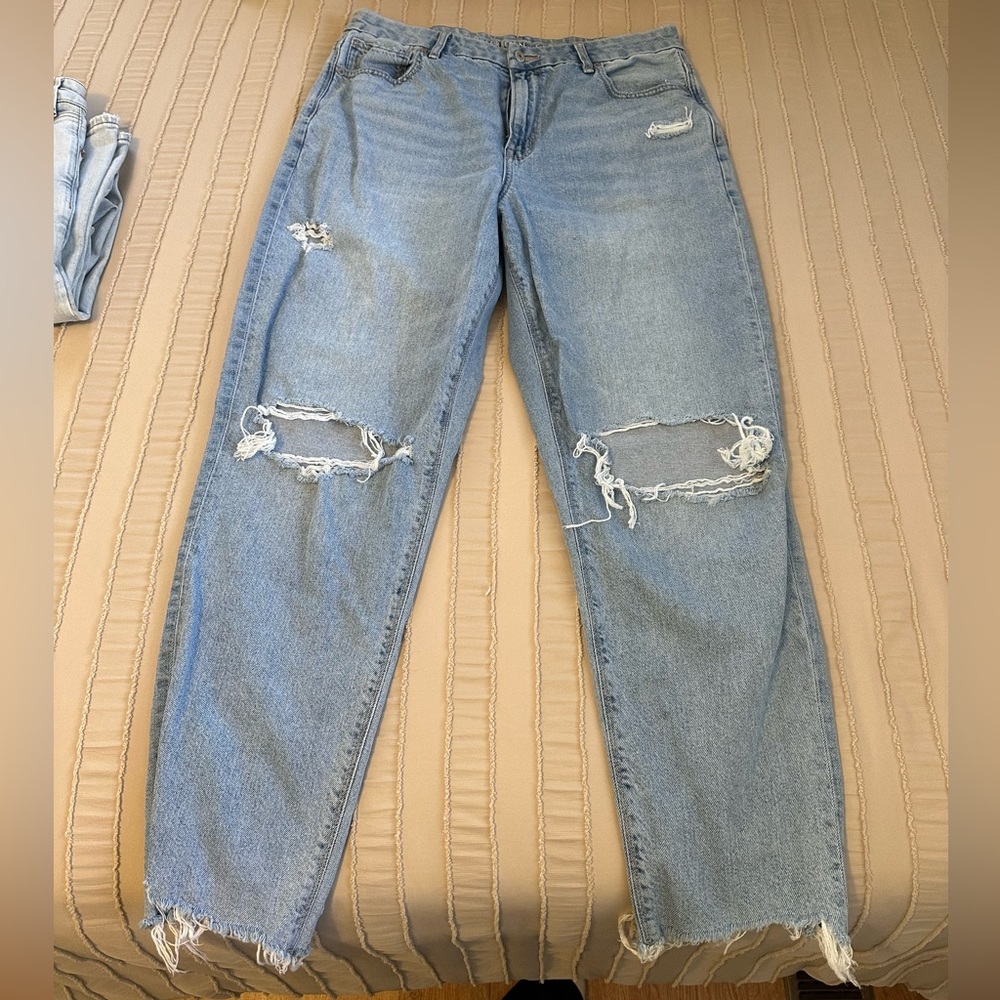 American Eagle Super High Rise Curvy Mom Jeans